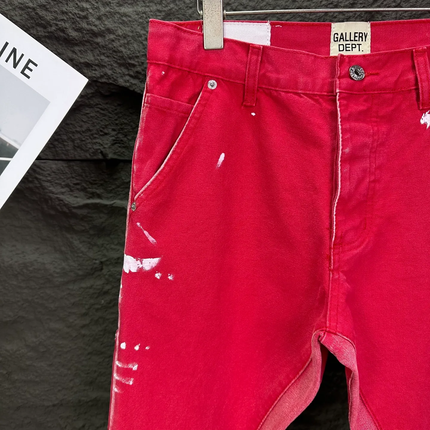 P280 GALLERY DEPT. 2025 new style splash-ink hand-painted splicing couple style bootcut loose jeans 🔥High version🔥High version🔥Top ceiling quality Styles with different washed textures are very friendly to people with thin legs and thick legs. The bootcut and loose version is very flattering to the leg shape. Moderate length that never goes out of style, easy to match with casually, basic styling for various styles, a must-have in the wardrobe! The fabric is stiff but also makes the upper body soft without losing texture. The washing process is even more perfect. It is a must-have item for everyone! ! ! Washed wheat, hang tag, pants label, three complete labels, color: red, size: 28, 30, 32, 34, 36 (five sizes)